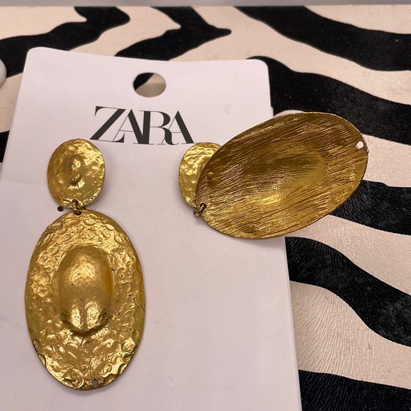 Earrings of the Season. Statement Gold Textured Large Very Lightweight Gorg!!! - Picture 7 of 8